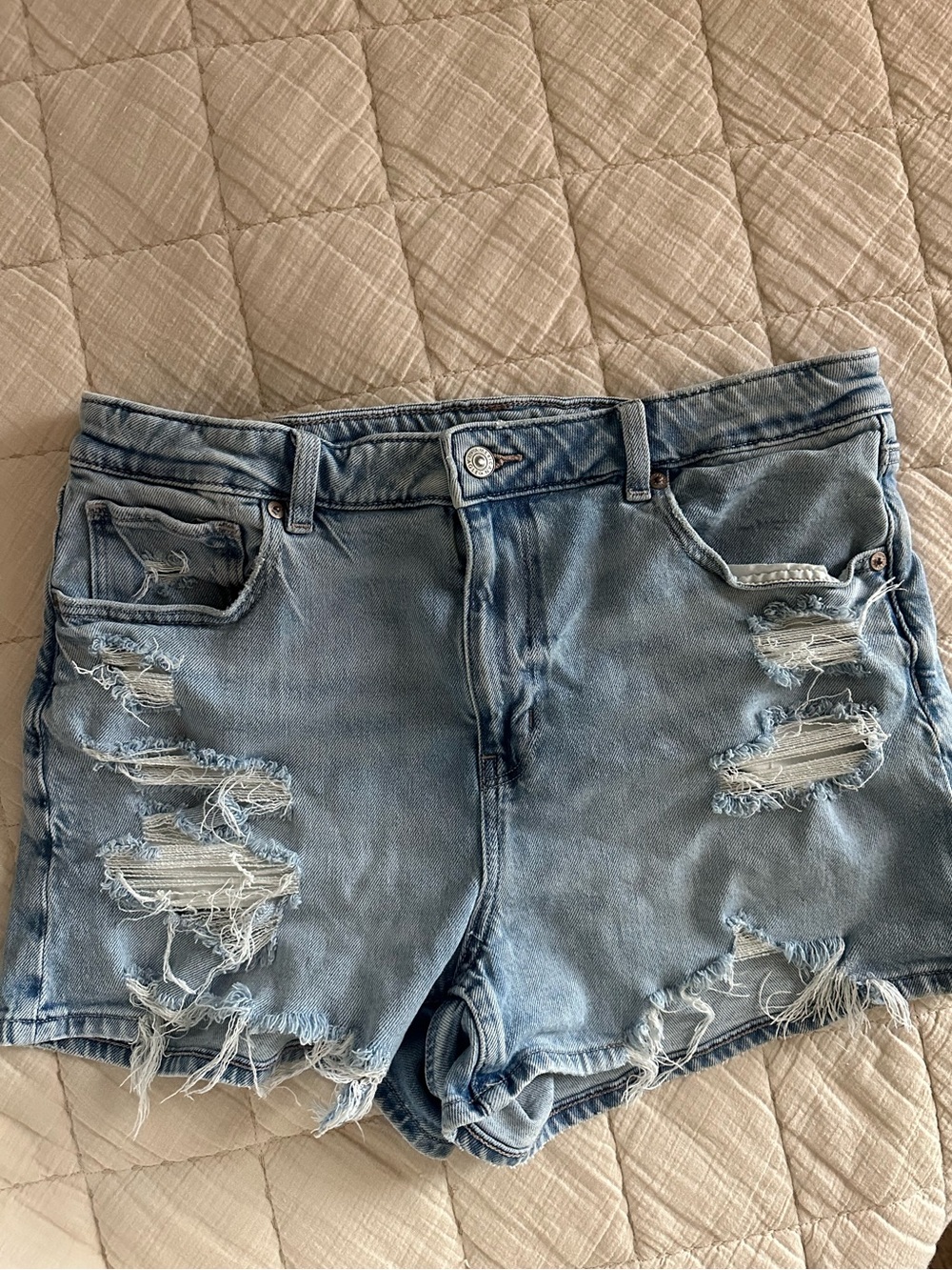 AE Mom Short Distressed stretch 14 EUC